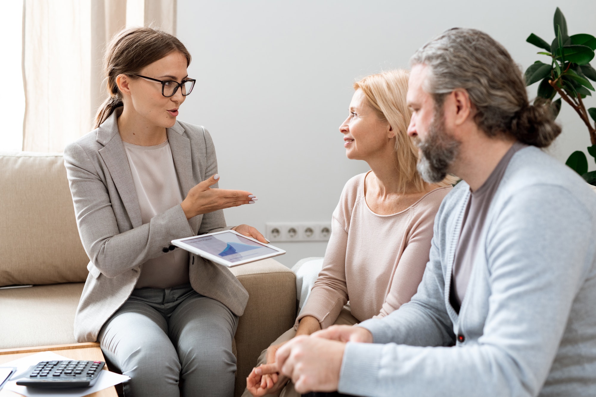 Realizamos un proceso integral de due diligence legal en cuatro países para una inversión inmobiliaria de alto valor, asegurando cumplimiento normativo y mitigación de riesgos legales.
